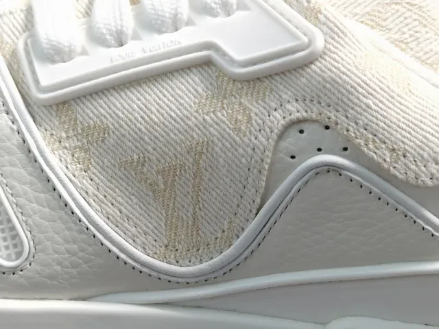 路易威登 LV Trainer 白色透明 Monogrammed 纺织鞋面 层叠皮革覆盖 生活方式运动鞋 5