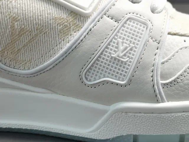 路易威登 LV Trainer 白色透明 Monogrammed 纺织鞋面 层叠皮革覆盖 生活方式运动鞋 7