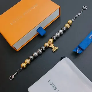 سوار لويس فيتون Monogram Bead و Bear Charm