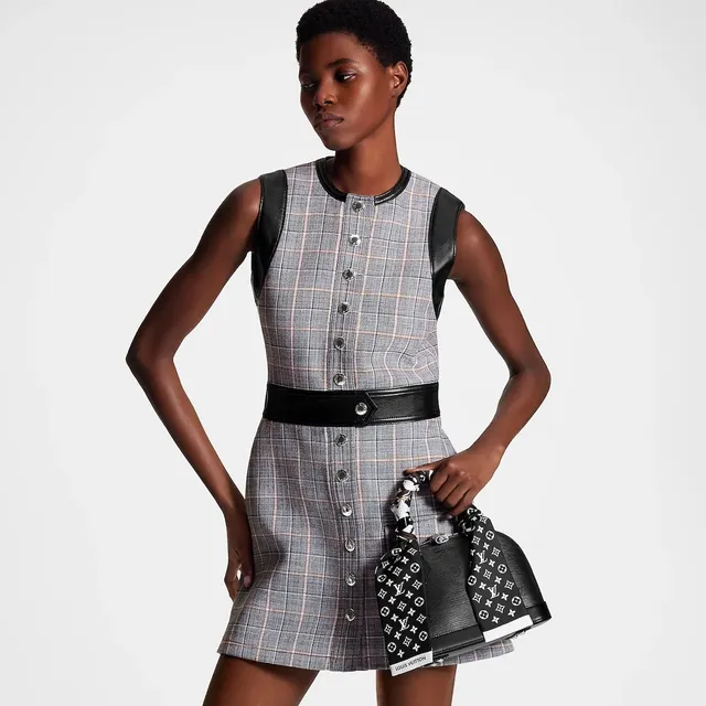 Louis Vuitton Lenço de Seda com Impressão Monogram Corrente Chave 4