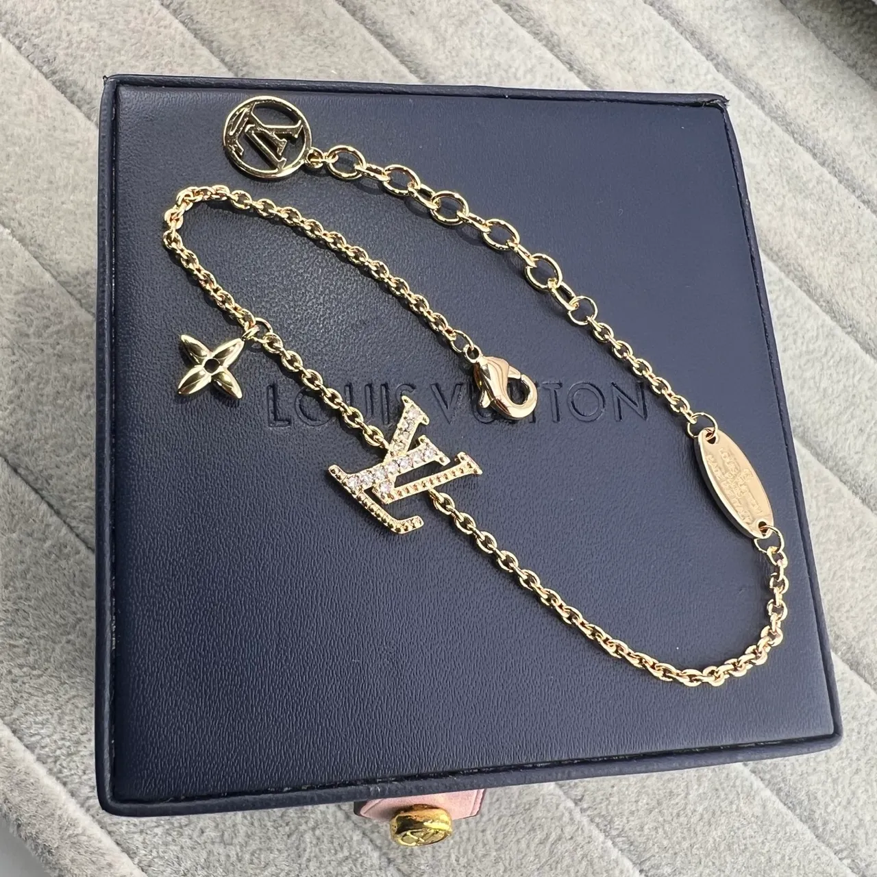 Louis Vuitton Monogram Charm পাতলা চেইন ব্রেসলেট 5