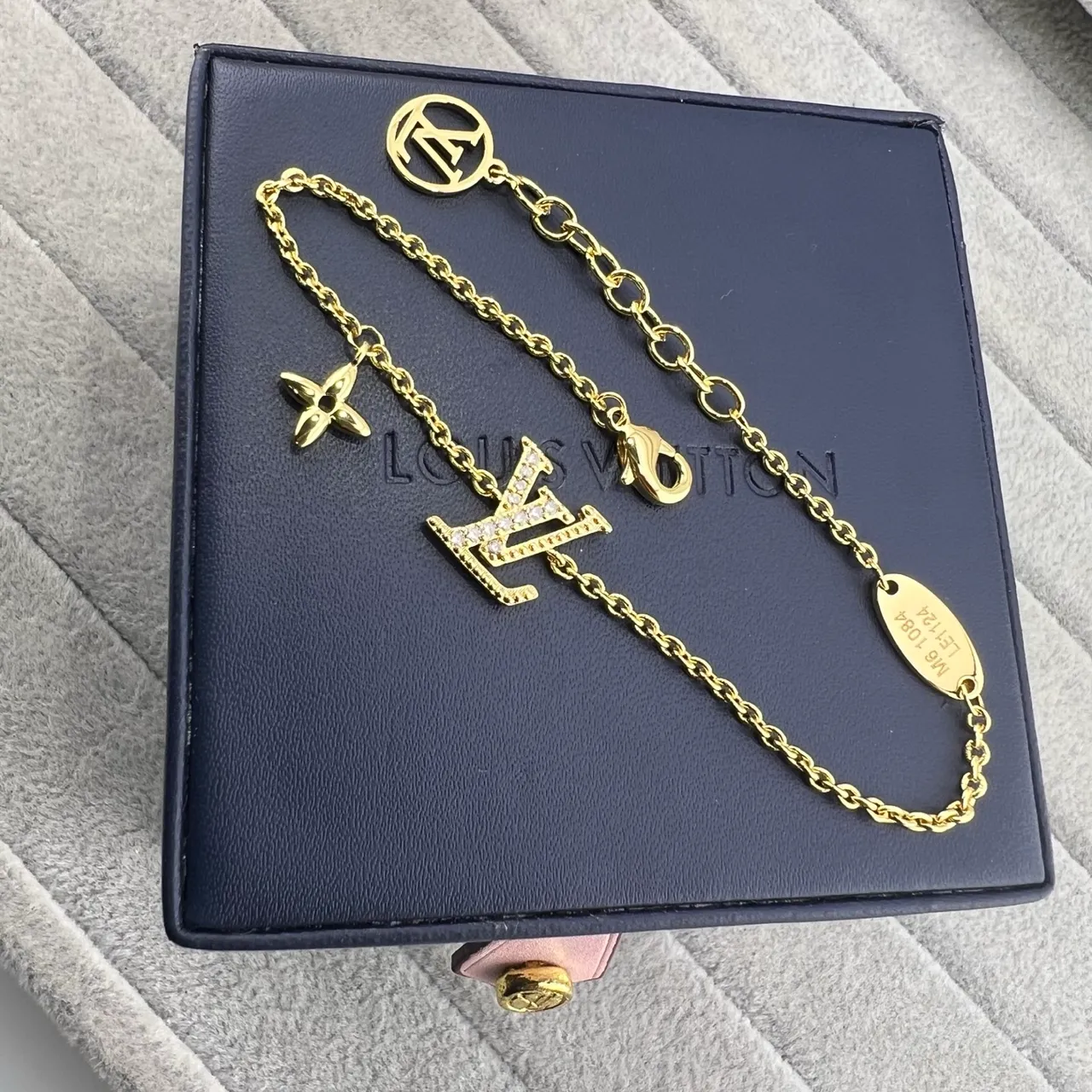 Louis Vuitton Monogram Charm পাতলা চেইন ব্রেসলেট 6