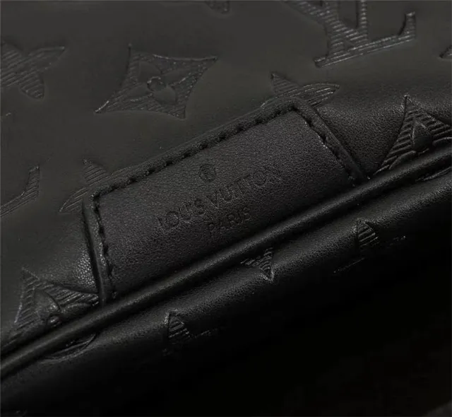 Louis Vuitton Monogram embossado preto saco de cintura de moda 17