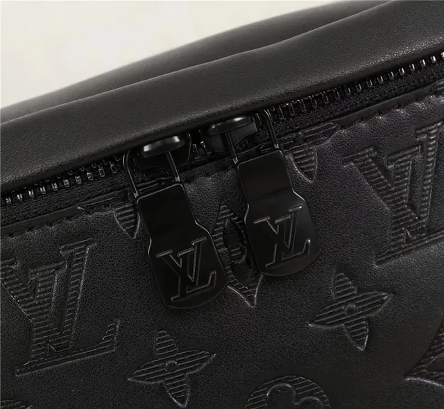 Louis Vuitton Monogram embossado preto saco de cintura de moda 18