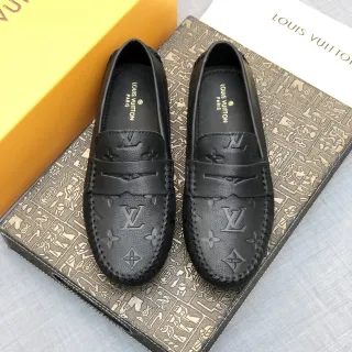 Louis Vuitton মনোগ্রাম এমবসড লেদার পেনি লোফার্স