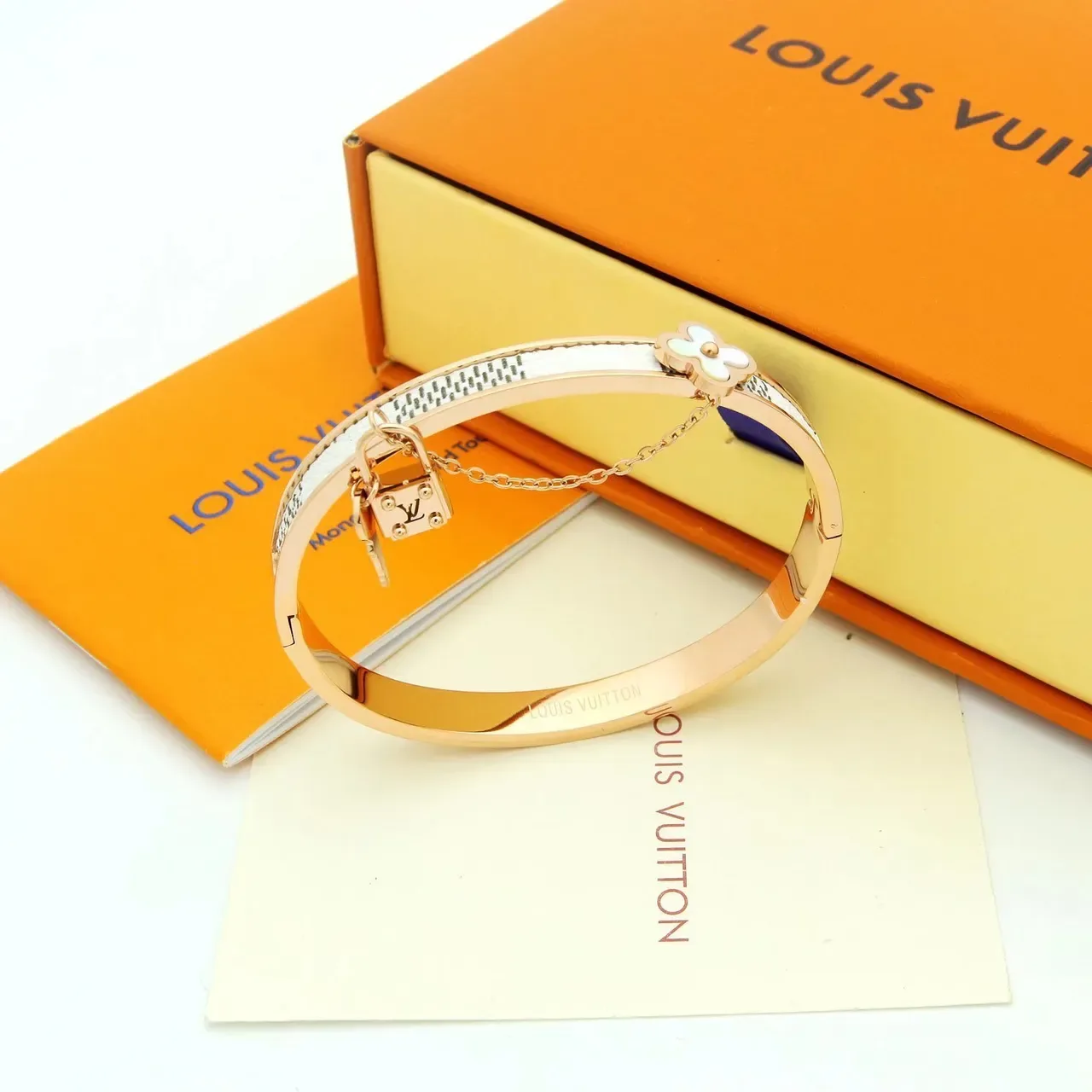 Bracelet Louis Vuitton Monogram Flower Bangle Or Brun Rigide Articulé Quatre Pétales Motif Floral 3