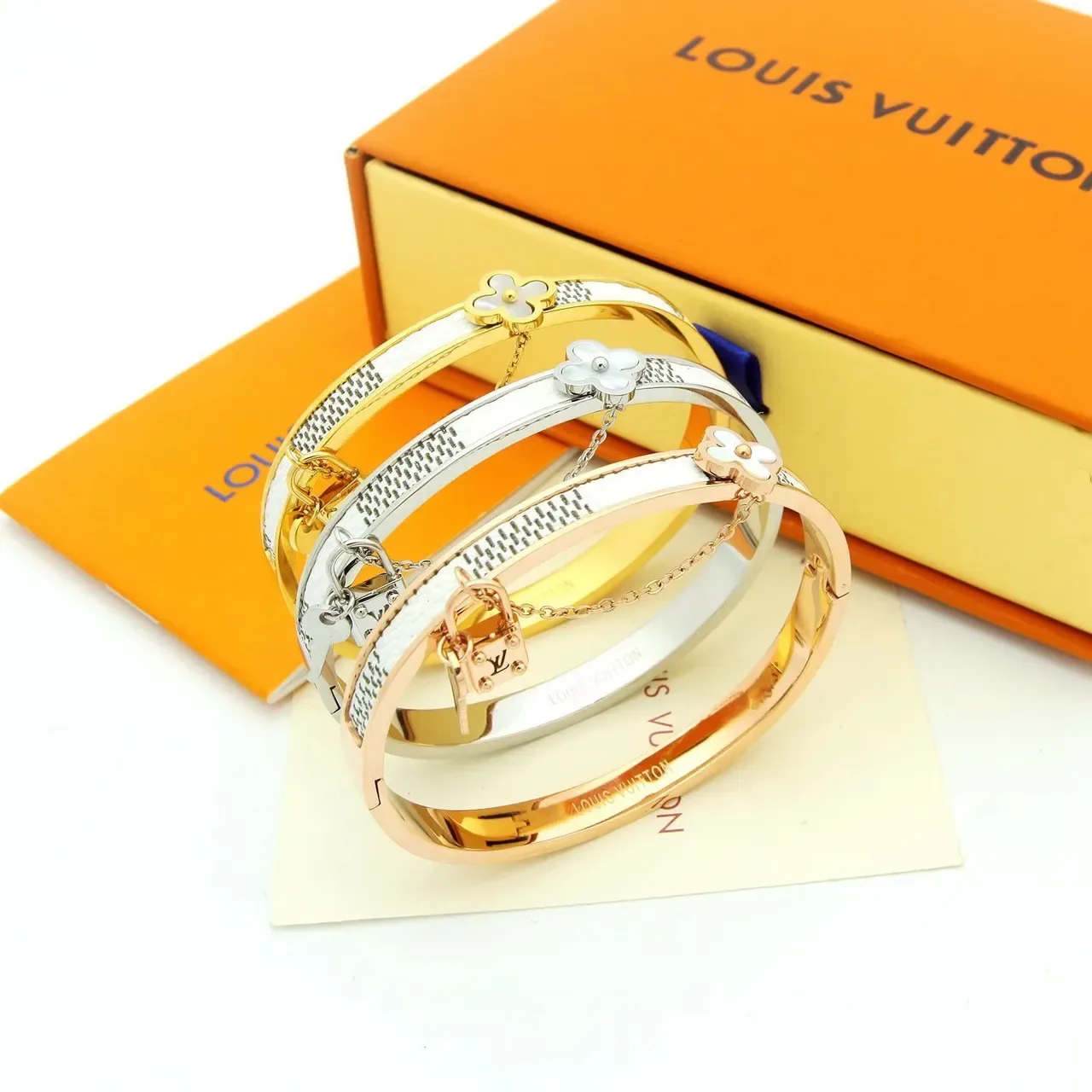 Bracelet Louis Vuitton Monogram Flower Bangle Or Brun Rigide Articulé Quatre Pétales Motif Floral 7