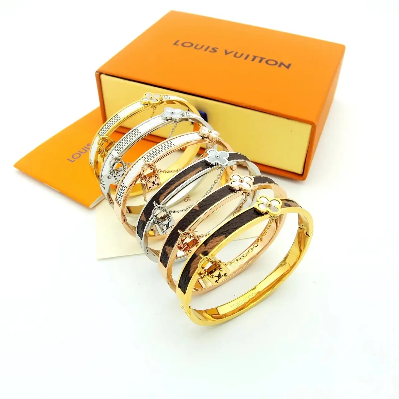 Bracelet Louis Vuitton Monogram Flower Bangle Or Brun Rigide Articulé Quatre Pétales Motif Floral 9