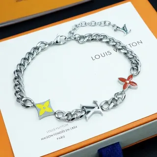 Pulsera de cadena Louis Vuitton Monogram Flower Charm tono plateado