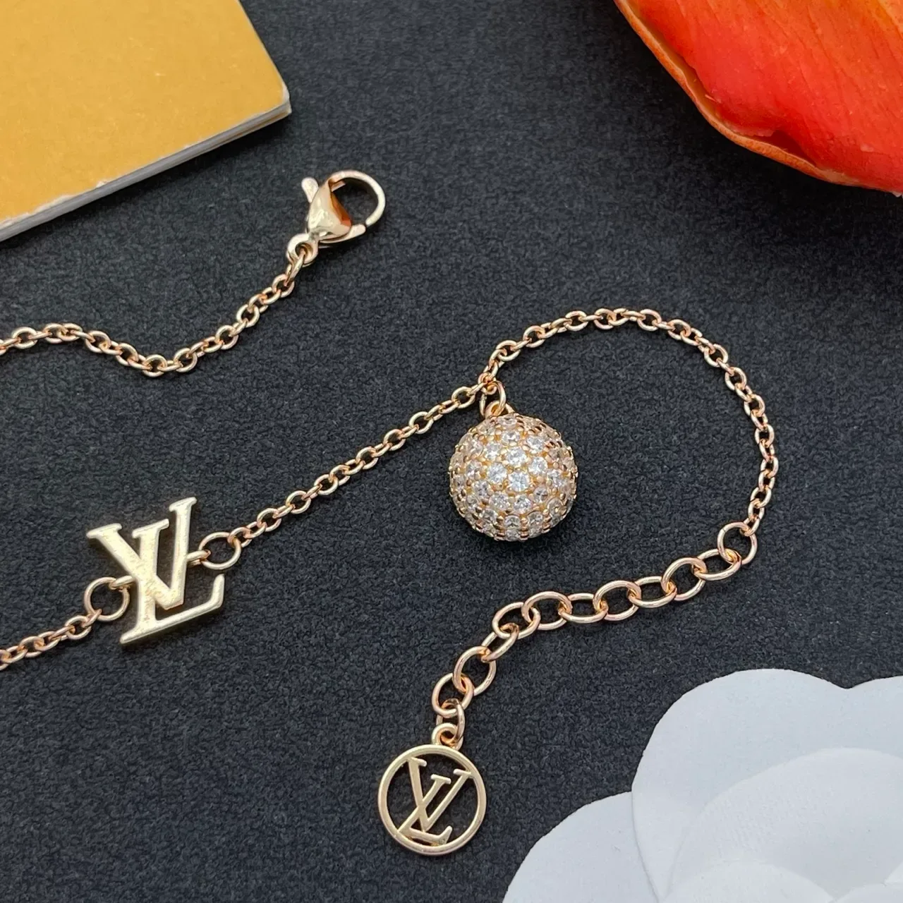 Pulseira Louis Vuitton Monogram corrente de ouro e prata com charms 4