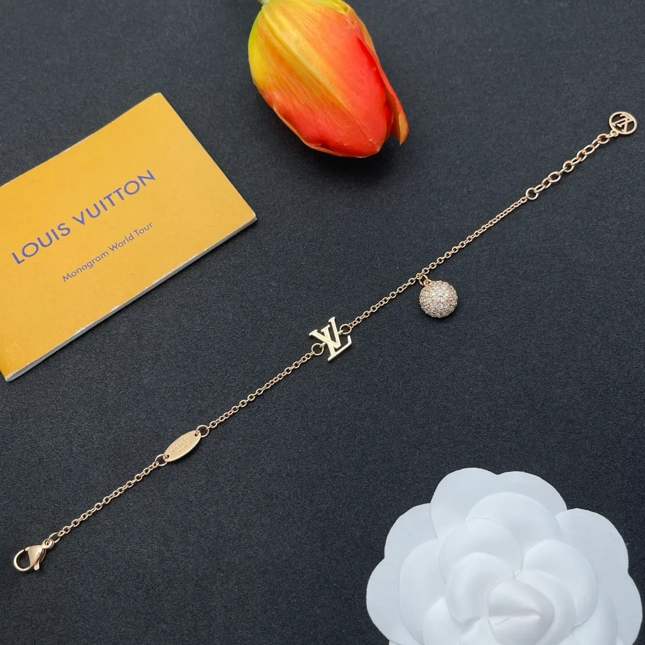 Pulseira Louis Vuitton Monogram corrente de ouro e prata com charms 7
