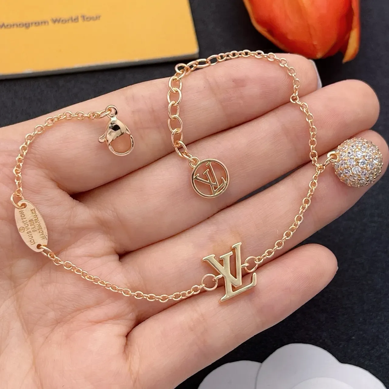 Pulseira Louis Vuitton Monogram corrente de ouro e prata com charms 8