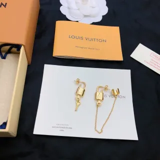Brincos Louis Vuitton Monogram Lock and Key dourado