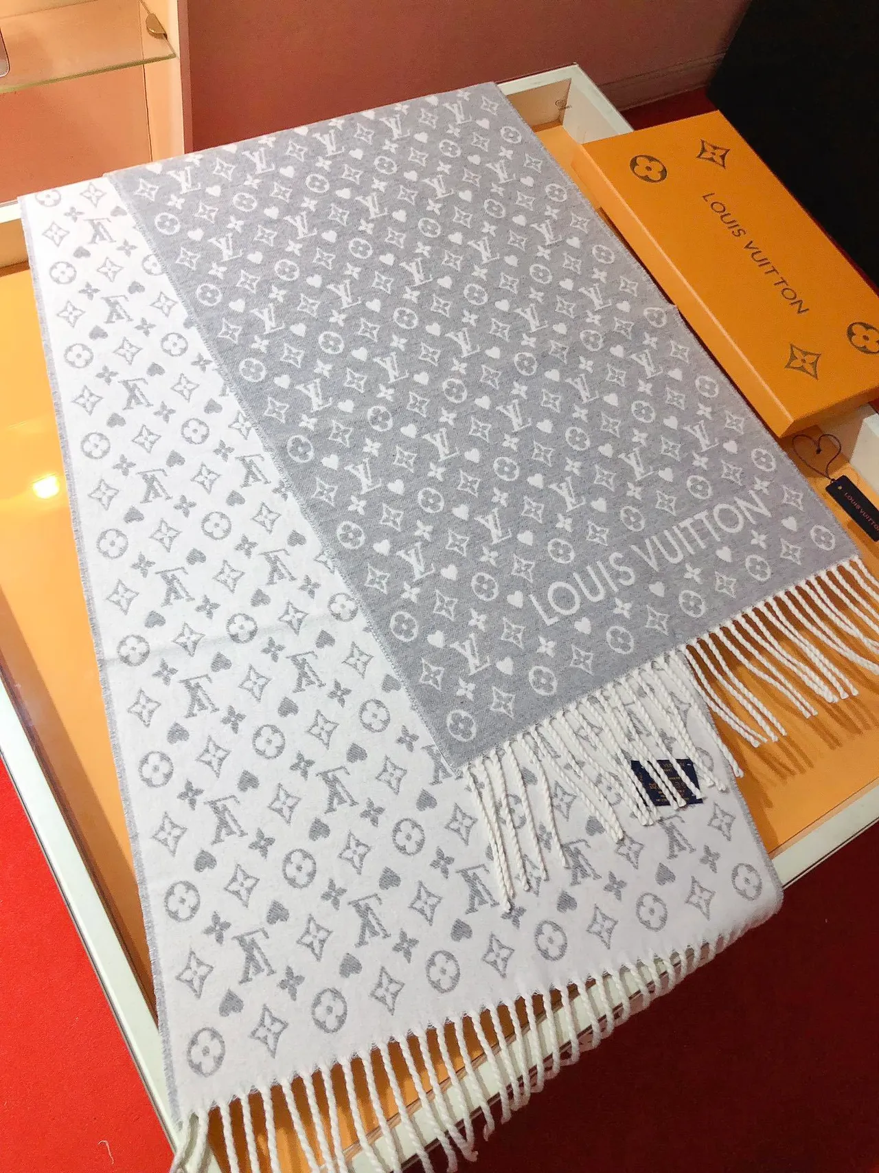 Louis Vuitton Monogram Print Bufanda de Cachemira reversible 6