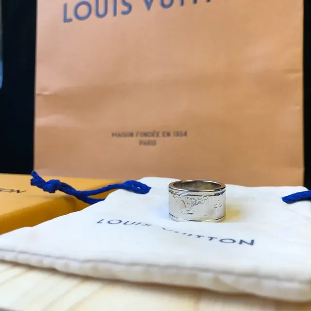 Louis Vuitton Monogram Ring Silver Polished Metal Ring 4