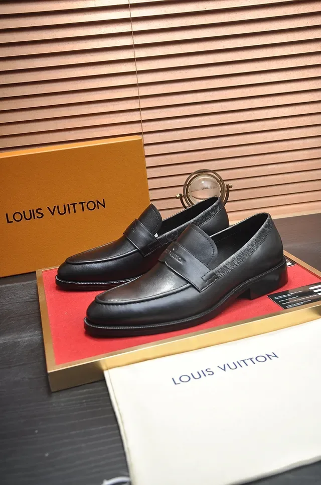 Louis Vuitton Monogram Strap Mocassins Penny Couro Preto 4
