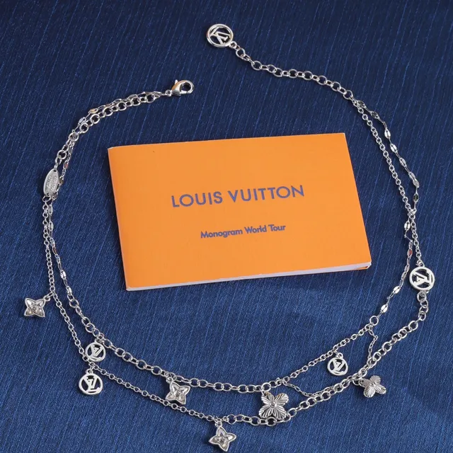Louis Vuitton Monogram World Tour 多链银色调项链 6