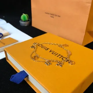 Louis Vuitton Multi-Charm سوار تصميم سلسلة ذهب