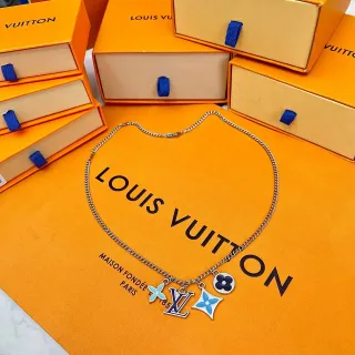 Louis Vuitton Colar com pendentif de esmalte multi-charm