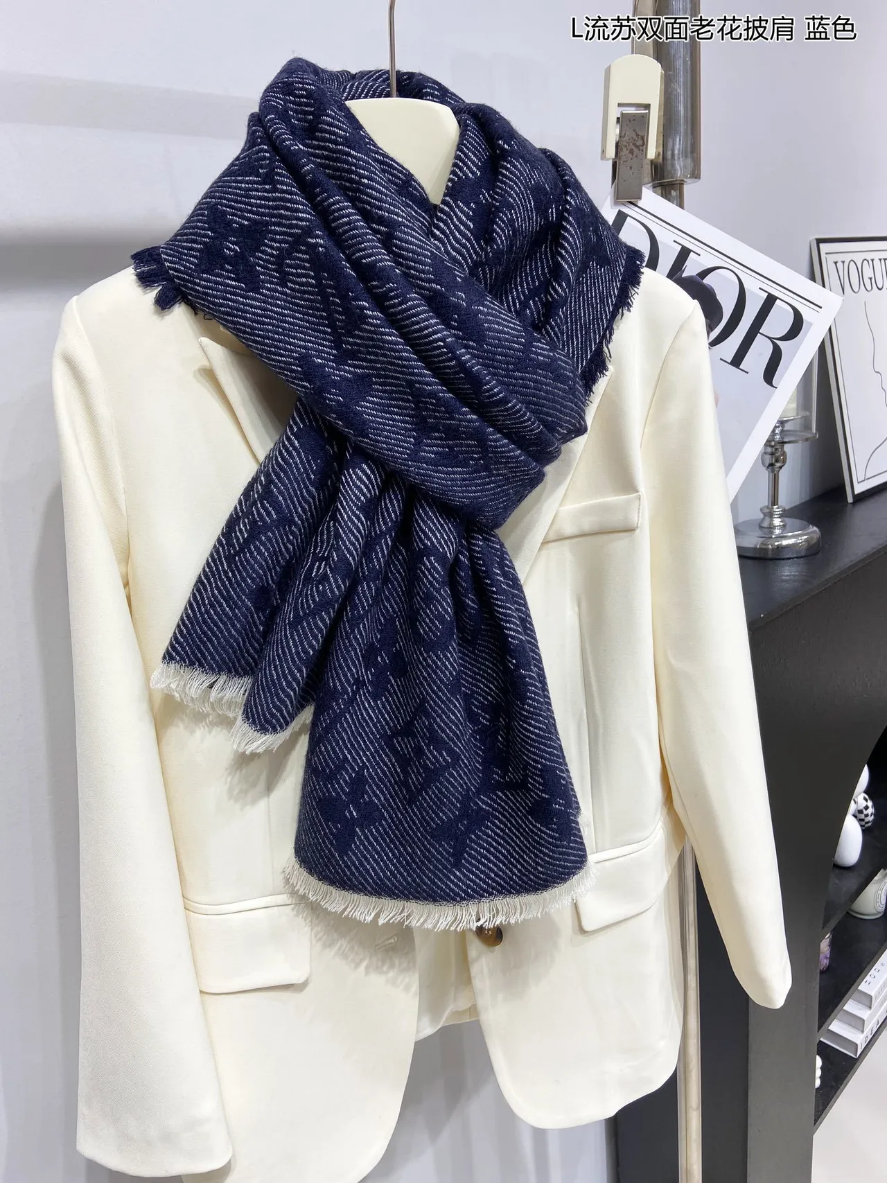 Louis Vuitton Châle Marine Beige Tissage Herringbone Double Face 4