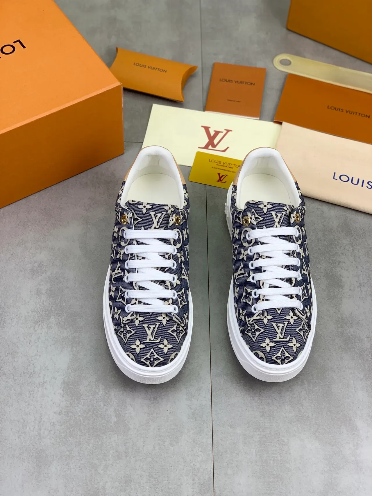 路易威登 海军蓝米色 Monogram 帆布 平台鞋底 生活方式运动鞋 4