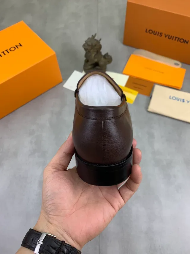 Louis Vuitton Mocassins Penny Marrom Couro Texturizado 3