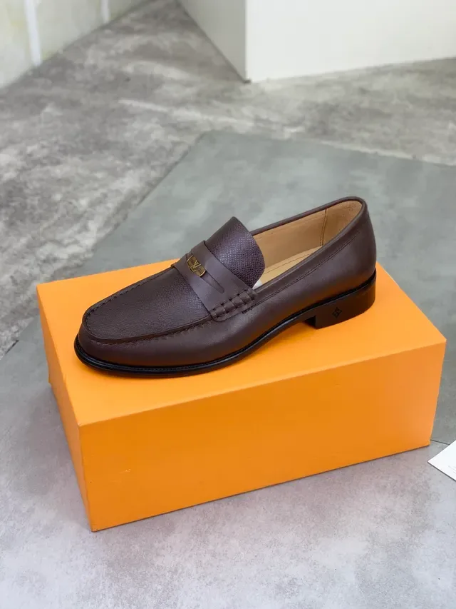 Louis Vuitton Mocassins Penny Marrom Couro Texturizado 4