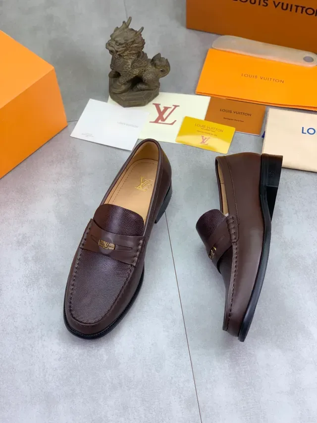 Louis Vuitton Mocassins Penny Marrom Couro Texturizado 5