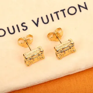 أقراط Louis Vuitton Petite Malle ذهبية شكل الترانك