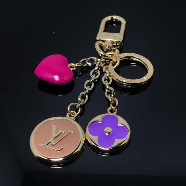 Louis Vuitton Pulseira Charms Esmalte Metal Dourado Rosa e Roxo 2