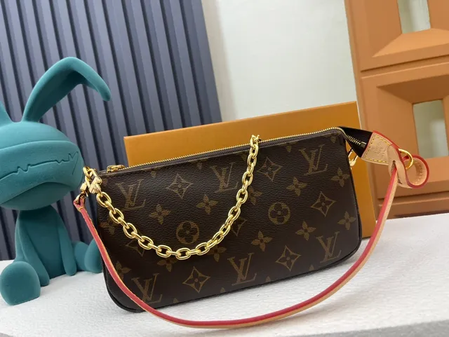 لويس فيتون Pochette Metis بني ذهبي Monogram Coated Canvas Chain-and-Leather Strap Underarm Bag 3