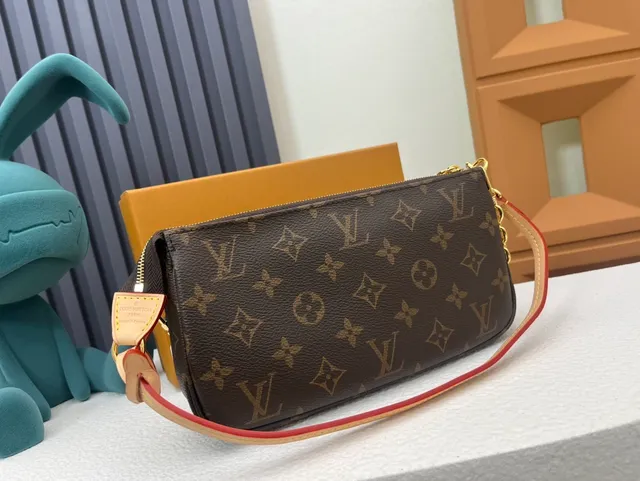 لويس فيتون Pochette Metis بني ذهبي Monogram Coated Canvas Chain-and-Leather Strap Underarm Bag 5