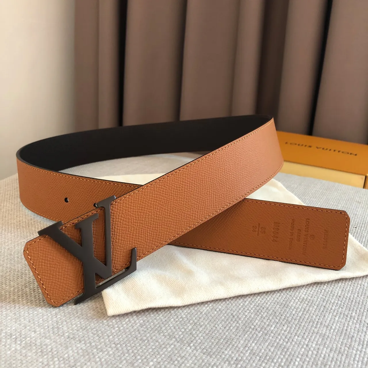 Louis Vuitton 可逆黑色米色皮革腰带 3