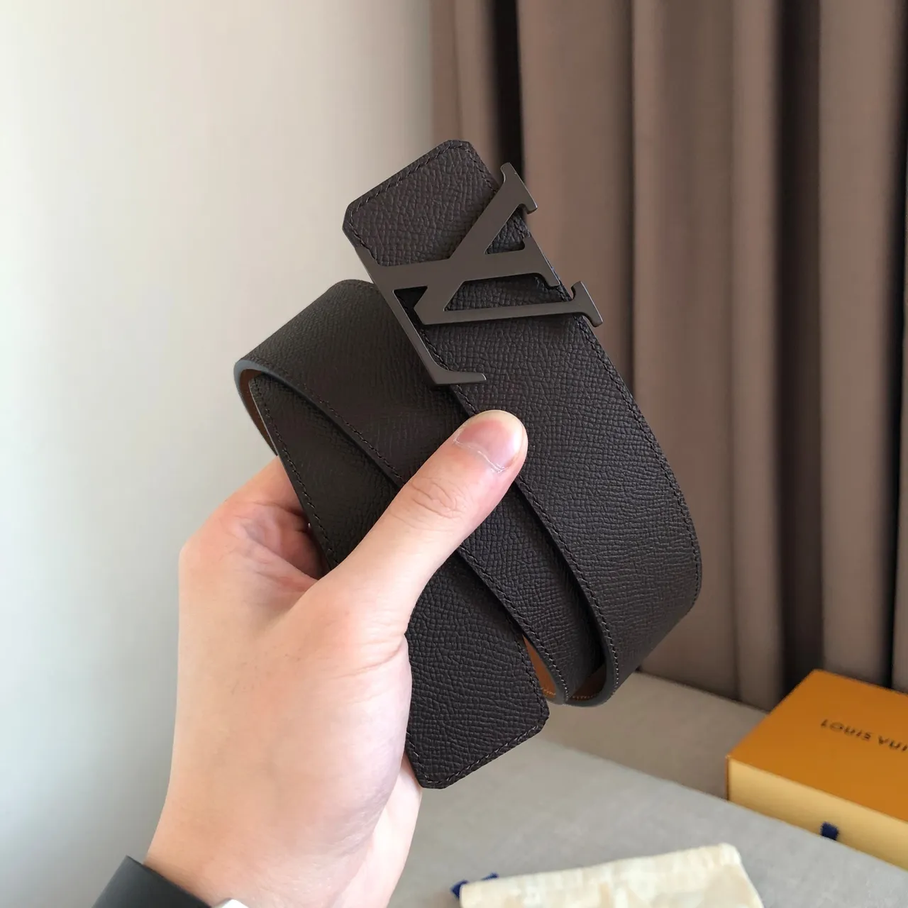 Louis Vuitton 可逆黑色米色皮革腰带 4