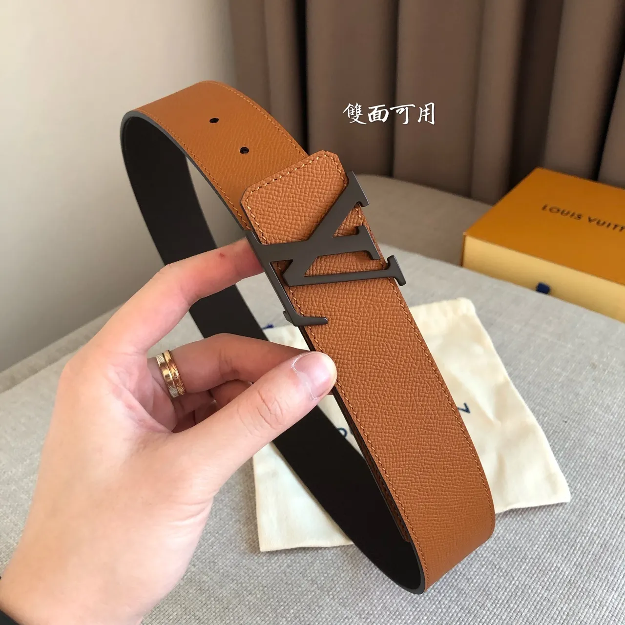 Louis Vuitton 可逆黑色米色皮革腰带 5