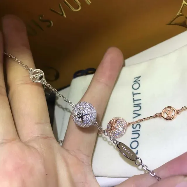 سوار لويس فتون كرة متلألئة بلون ذهبي وردي LV مونوغرام 4