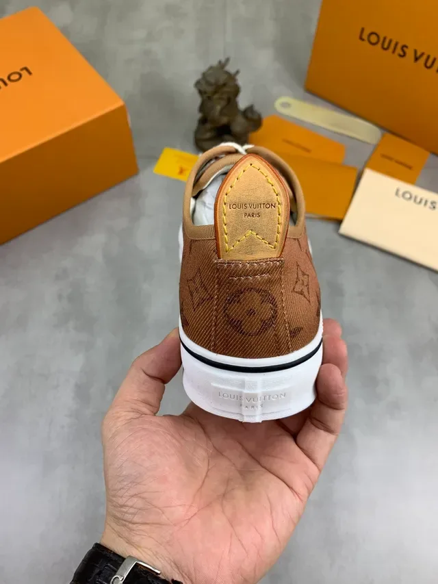 Louis Vuitton Run Away Monogram Canvas लाइफस्टाइल स्नीकर 3
