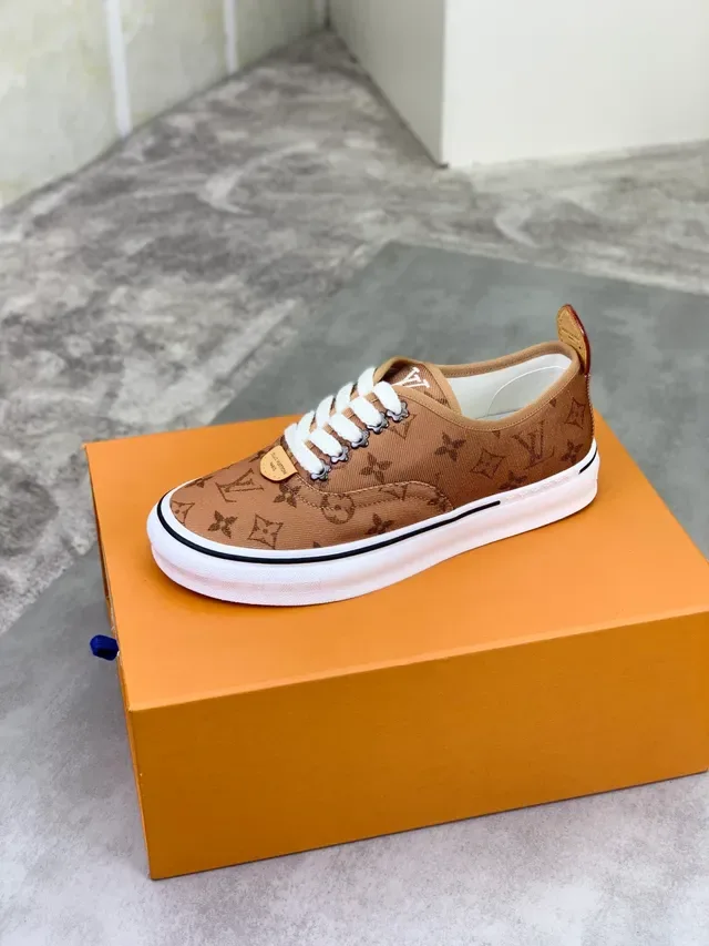 Louis Vuitton Run Away Monogram Canvas लाइफस्टाइल स्नीकर 4