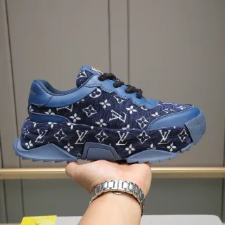 Louis Vuitton Run Away नेवी मोनोग्राम चंकी स्नीकर