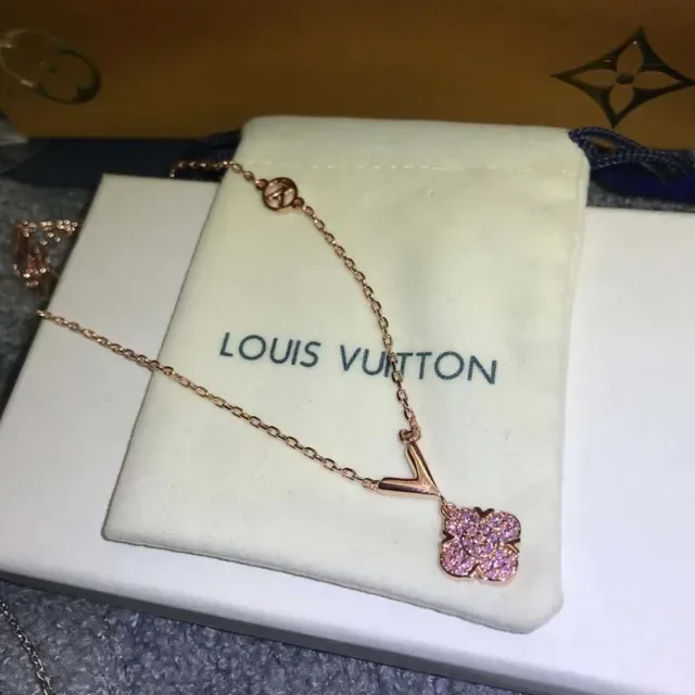 Louis Vuitton Collar con colgante de flor de cristal rosa V-Bail tono plateado 4
