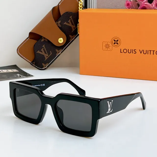 Louis Vuitton Lunettes de soleil Monture Carrée Noire 2