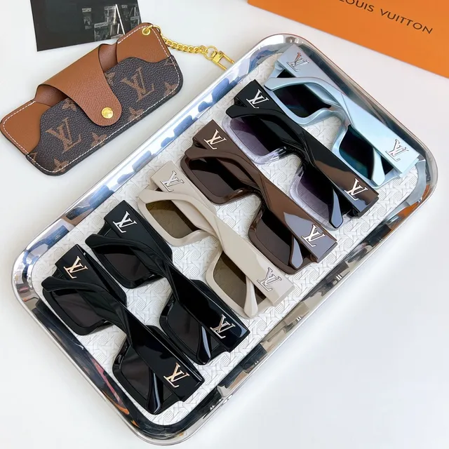 Louis Vuitton Lunettes de soleil Monture Carrée Noire 8