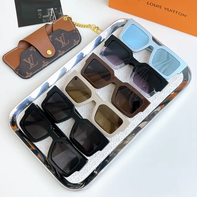 Louis Vuitton Lunettes de soleil Monture Carrée Noire 9