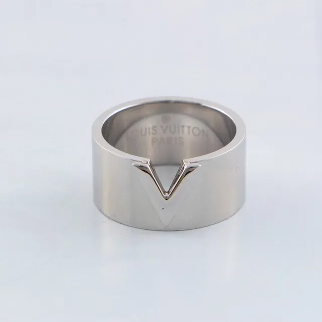 Louis Vuitton V Ring Rose Gold Yellow Gold Silver Tone Rings 3