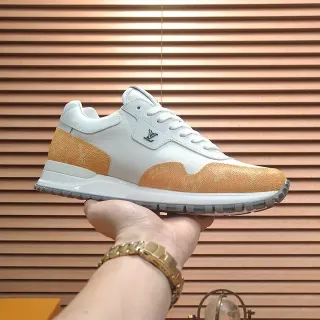 Louis Vuitton Sneakers Lifestyle Blancos y Beige Low-Top con Upper de Material Mixto