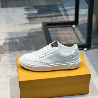 Louis Vuitton Zapatillas Lifestyle Blancas Negras de Cuero con Embossado de Cocodrilo con Suela de Plataforma