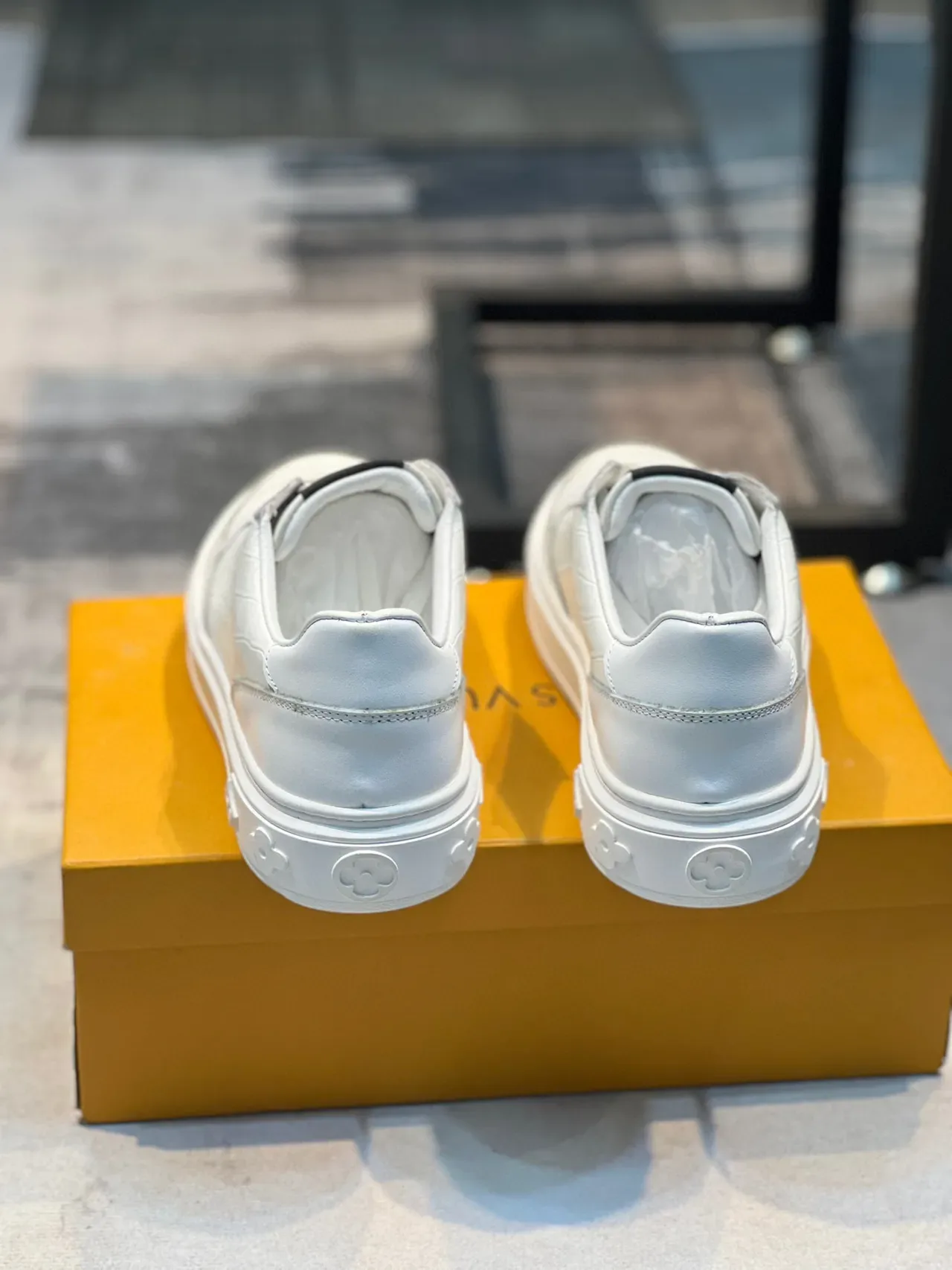Louis Vuitton Sneakers Lifestyle Blanc Noir Cuir Embossé Crocodile Semelles Plateforme 2