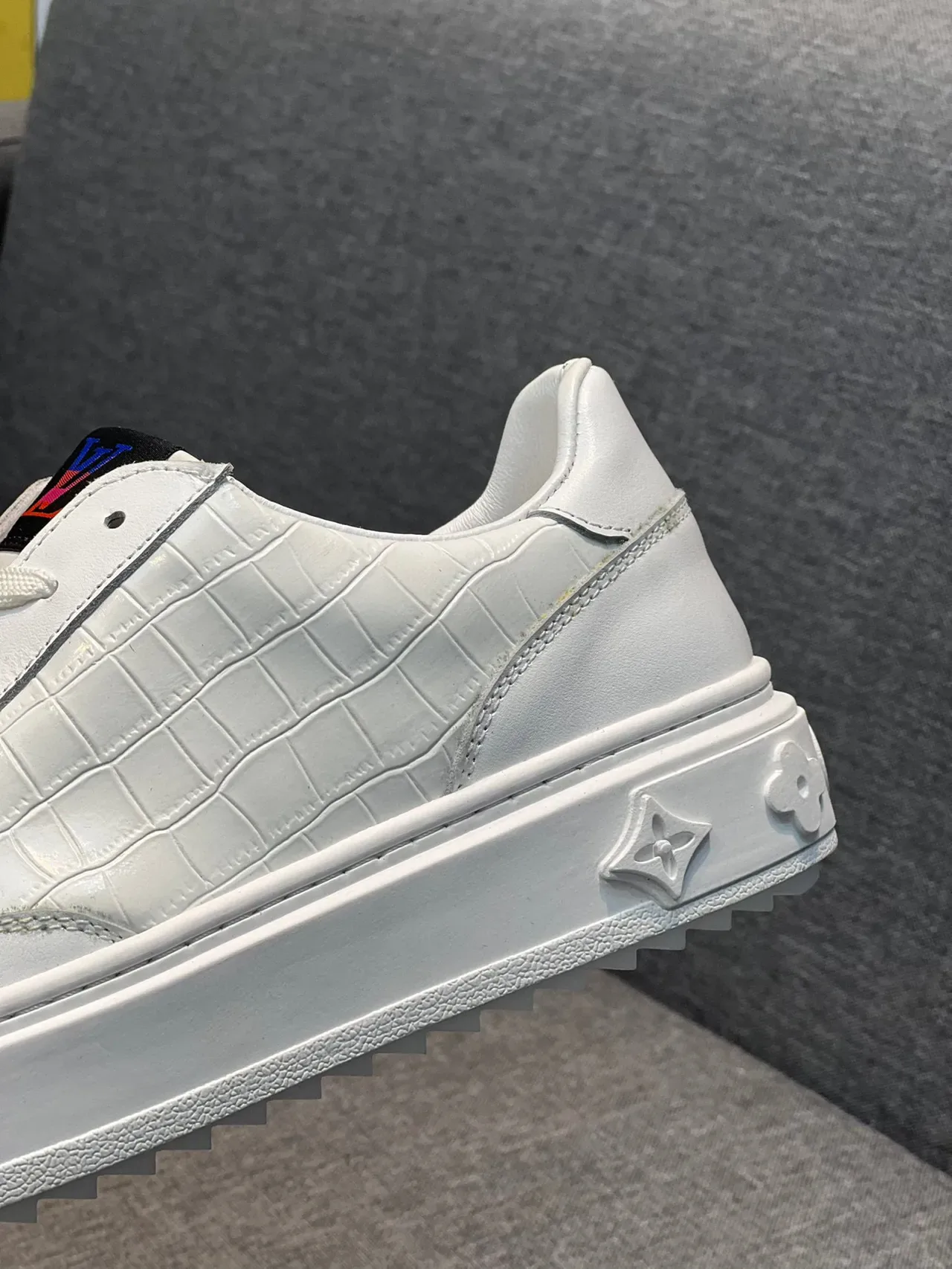 Louis Vuitton Sneakers Lifestyle Blanc Noir Cuir Embossé Crocodile Semelles Plateforme 8