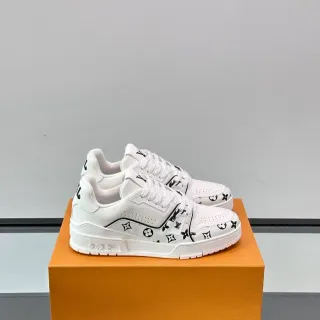 Louis Vuitton Blancos y Negros Monogram Impreso Midsole Sculpted Lifestyle Sneakers