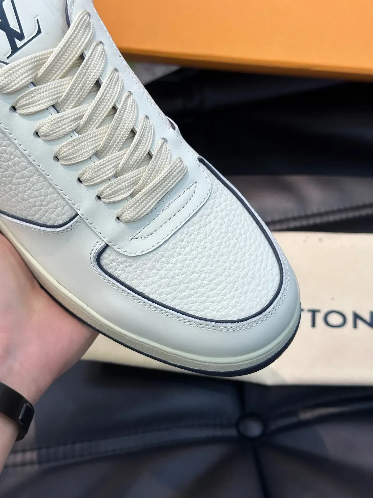 Louis Vuitton White Navy Pebbled Leather Contrast Piping Lifestyle Sneakers 6